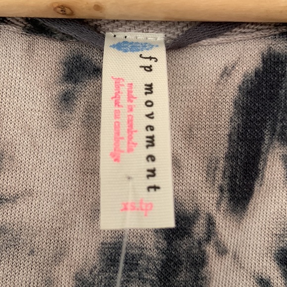 Free People • NWT Main Squeeze Tie Dyed Black Gray Cream Tee Top Size XS - Picture 4 of 11